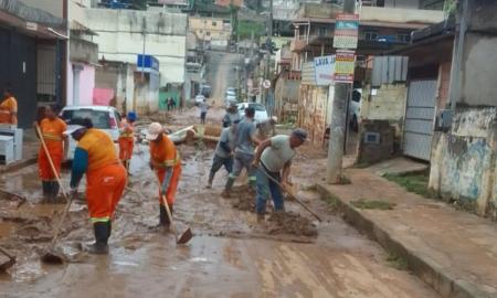 Raspagem de barro e limpeza na Rua Itália no Linhares Foto PJF Redes Sociais.jpg