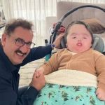 Ratinho posa ao lado do neto que nasceu com hidrocefalia