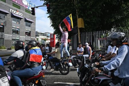 Fotos mostram manifestantes protestando contra Nicolás Maduro em Caracas, na Venezuela