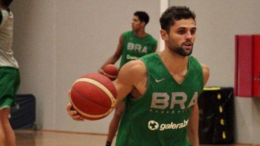 Raulzinho, armador da Seleção Brasileira e do Fenerbahçe-TUR