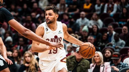 Raulzinho Neto defendeu o Cleveland Cavaliers na temporada 2022/2023 da NBA