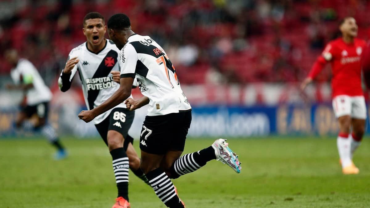 Jovem promessa do Vasco faz história em derrota no Brasileiro