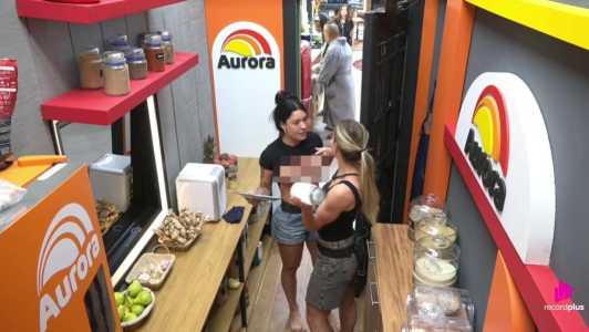 Rayane mostra os seios em A Fazenda 17