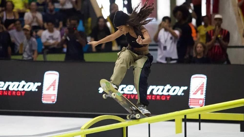 Rayssa Leal brilha e garante título da SLS Super Crown, o mundial do skate de rua