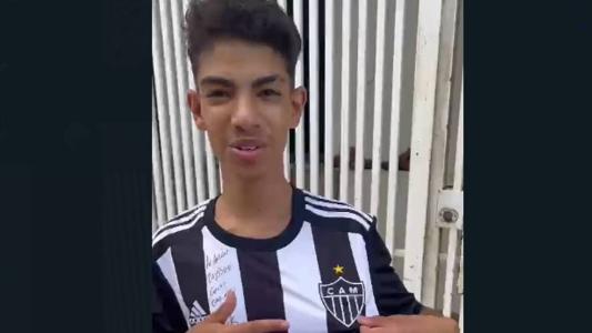 Raysson Gabriel, de 17 anos, ganhou camisa assinada por Hulk e está no Independência