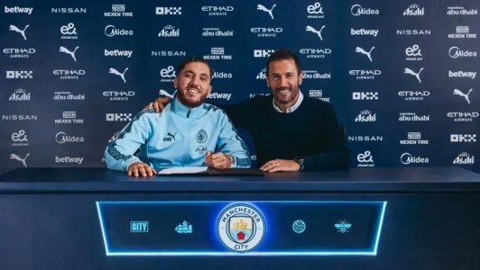 Cherki assina contrato com o Manchester City