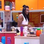 Diogo tem reação inusitada ao descobrir que Aline e Thamiris se beijaram no BBB 25