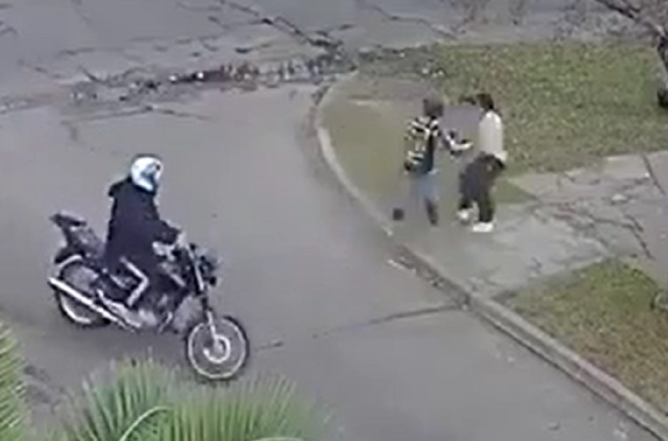 Vídeo: policial reage a assalto, atira e fere dois criminosos na Argentina