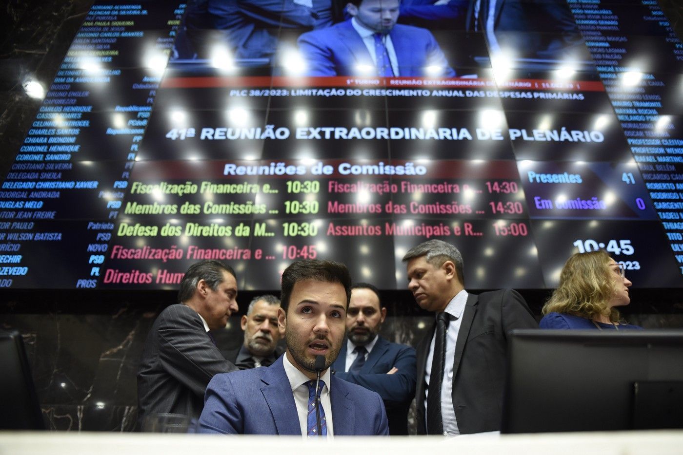 Após acordo, projeto de reajuste dos servidores começa a tramitar nesta terça (7) na ALMG