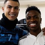Cristiano Ronaldo visita Real Madrid e tira foto com brasileiros na Arábia Saudita
