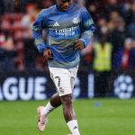 Ídolo do Real Madrid sai em defesa de Vini Jr. e diz: 'Pode ganhar a Bola de Ouro'