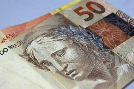 LDO prevê salário mínimo de R$ 1.502 em 2025 e desconsidera pacote fiscal | CNN Brasil