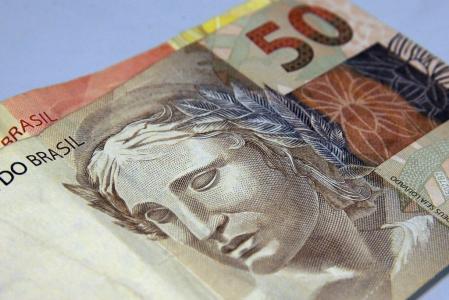 LDO prevê salário mínimo de R$ 1.502 em 2025 e desconsidera pacote fiscal | CNN Brasil