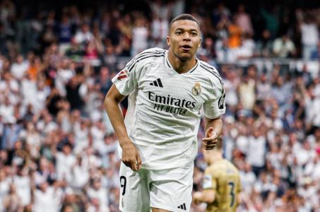 Real Madrid comemora gol pelo Real Madrid-ESP em La Liga da temporada 2024/2025