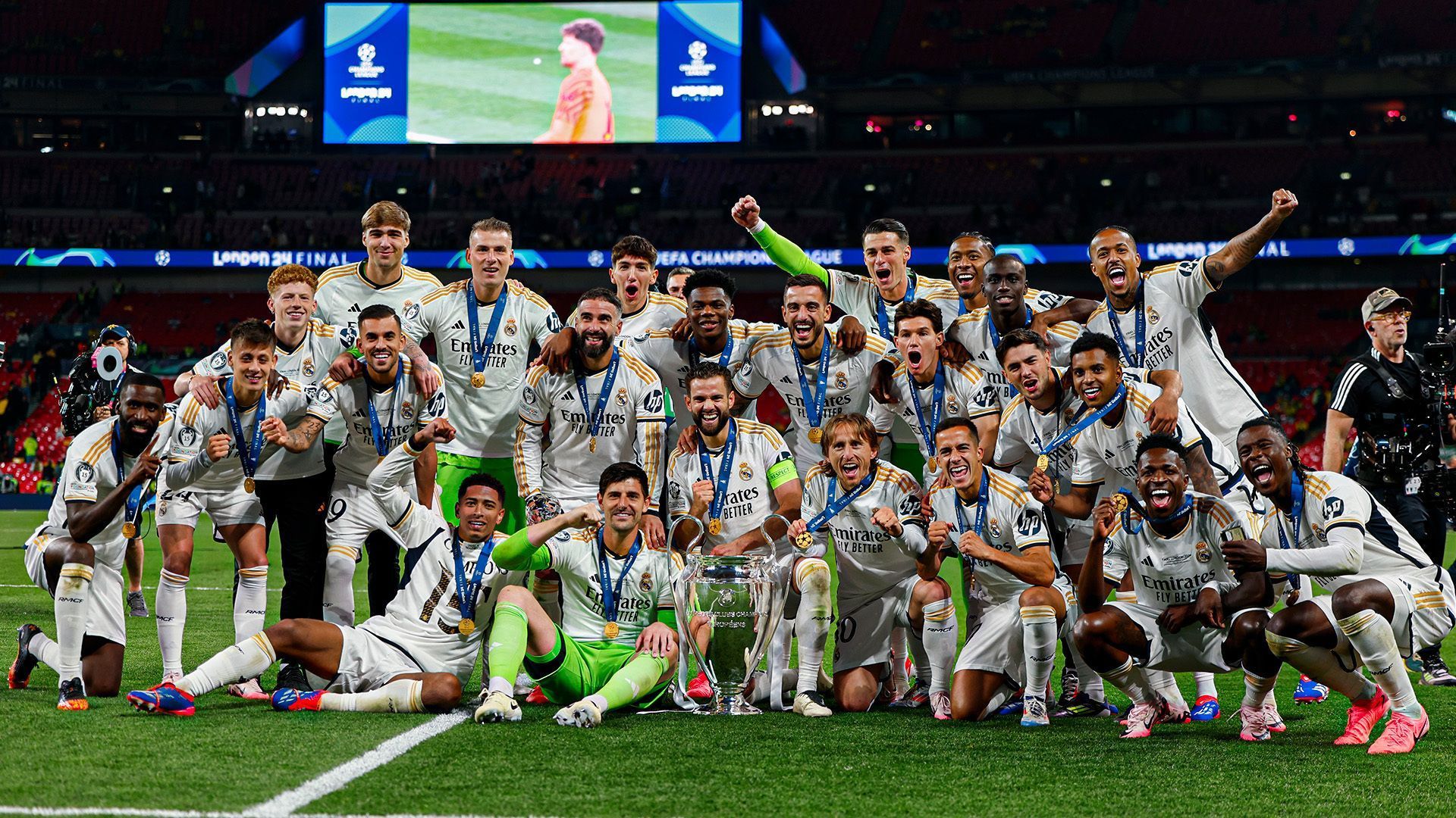 Jogador do Real Madrid posta foto e manda recado a atacante do Cruzeiro