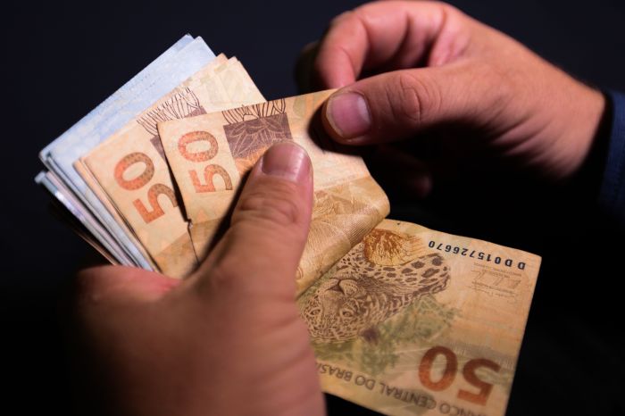 Cerca de 28 milhões de aposentados e pensionistas do INSS recebem o piso salarial