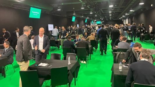Realizado no estádio do Chelsea, da Inglaterra, o TransferRoom recebeu 300 clubes