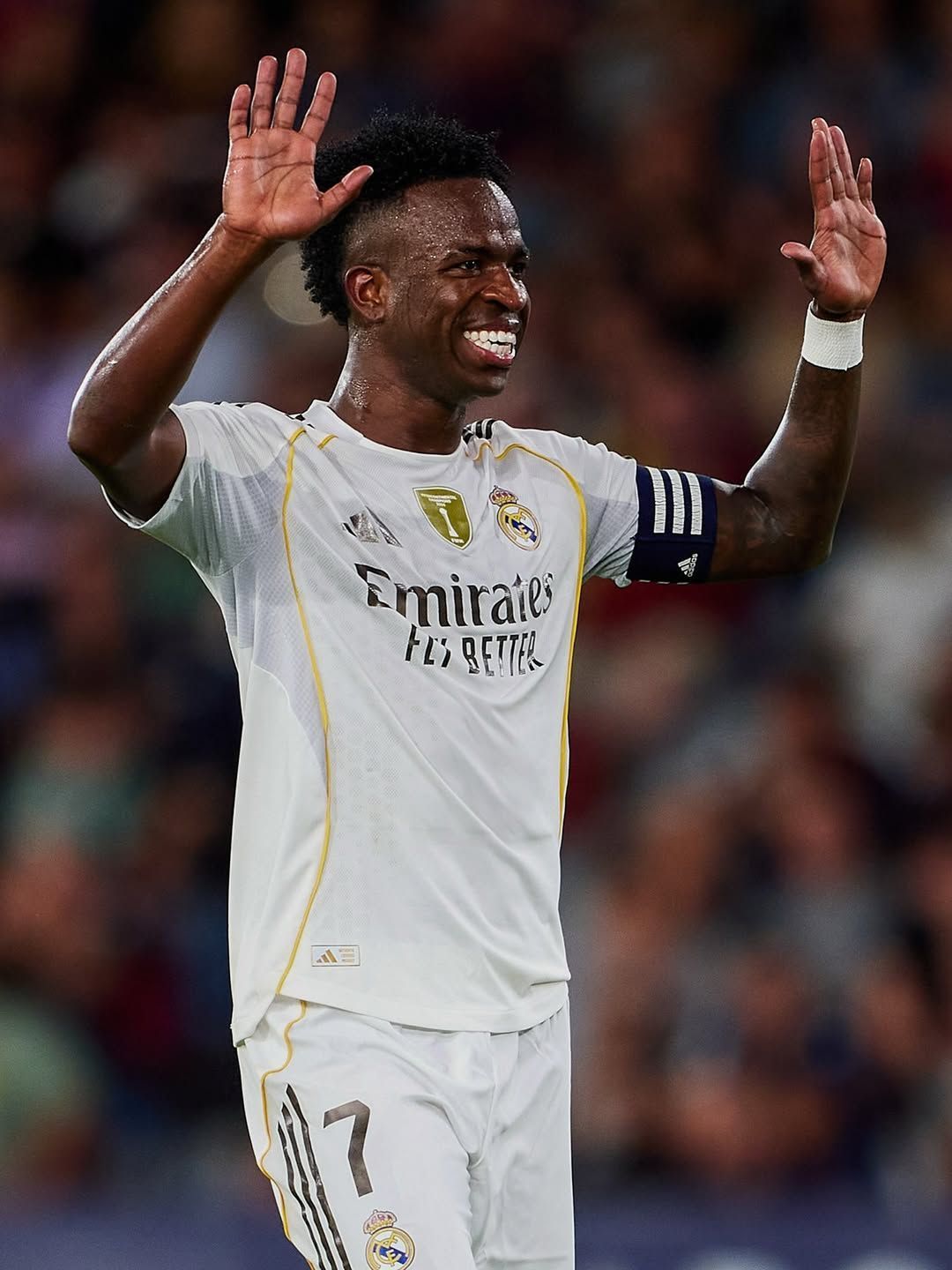 Jornais espanhóis exaltam Vini Jr. após golaço pelo Real Madrid: 'Voando'