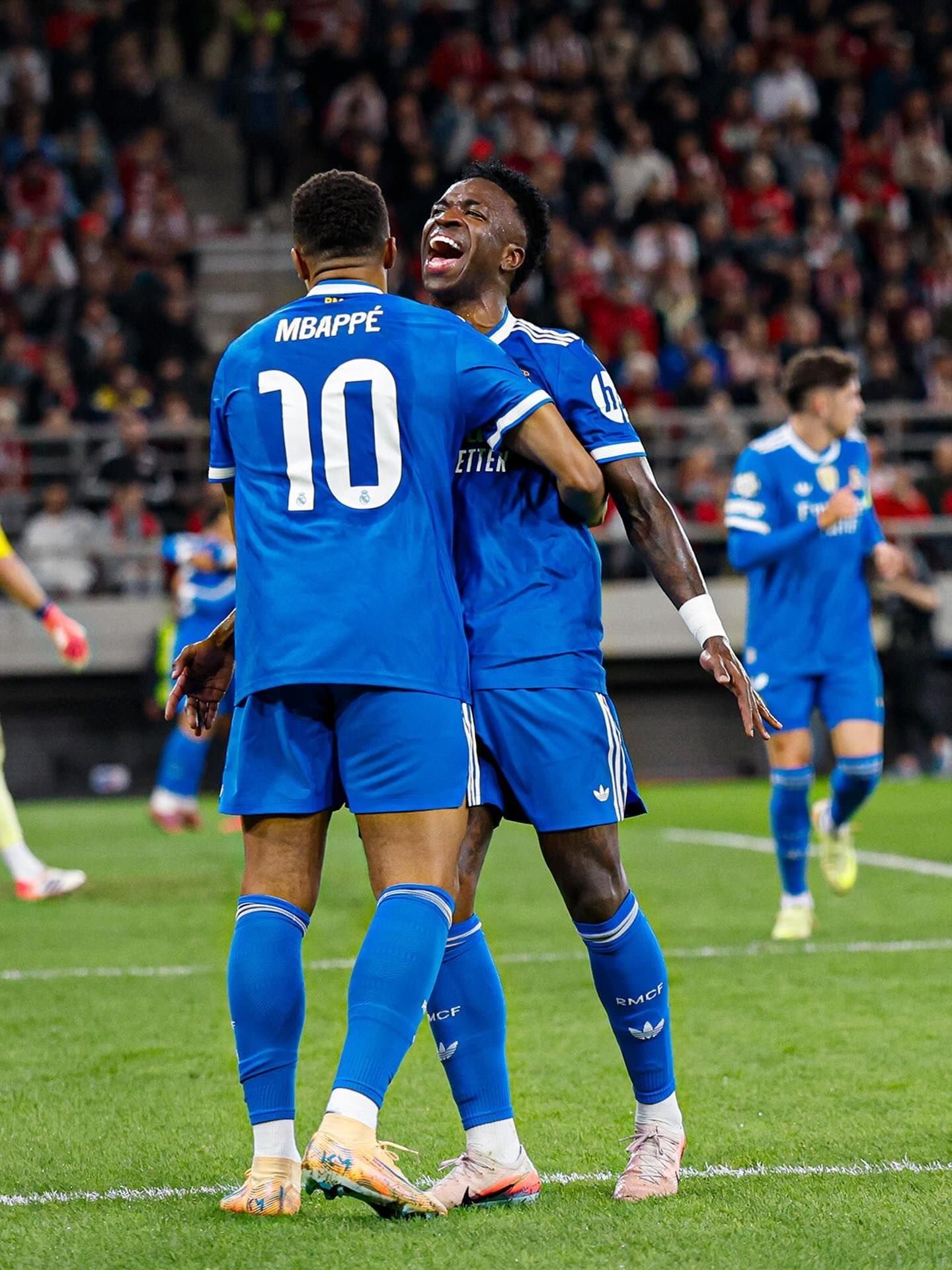 Mbappé rasga elogios a Vini Jr. após jogo da Champions: 'Horrível enfrentá-lo'