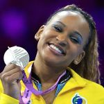 Rebeca Andrade fatura a prata no individual geral no Mundial; Biles é ouro