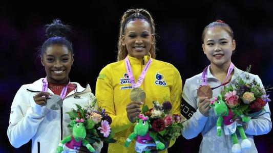 Rebeca Andrade desbancou Biles e conquistou ouro no salto