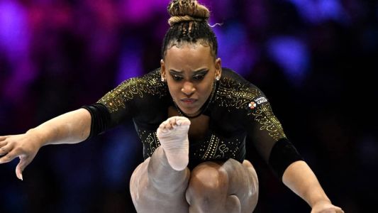 Rebeca Andrade teve melhor nota no salto durante apresentação por equipes