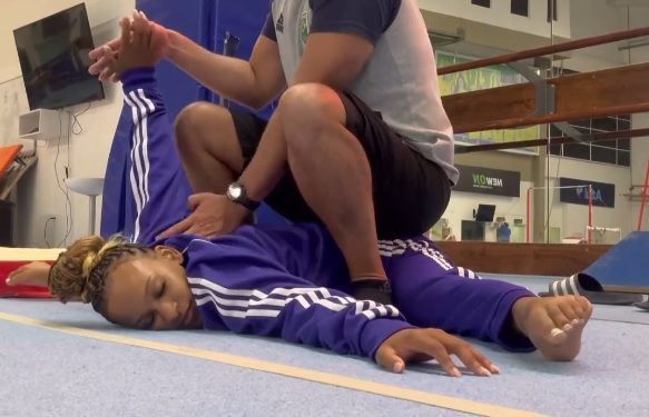 Rebeca Andrade mostra alongamento impressionante, e torcedores reagem; assista