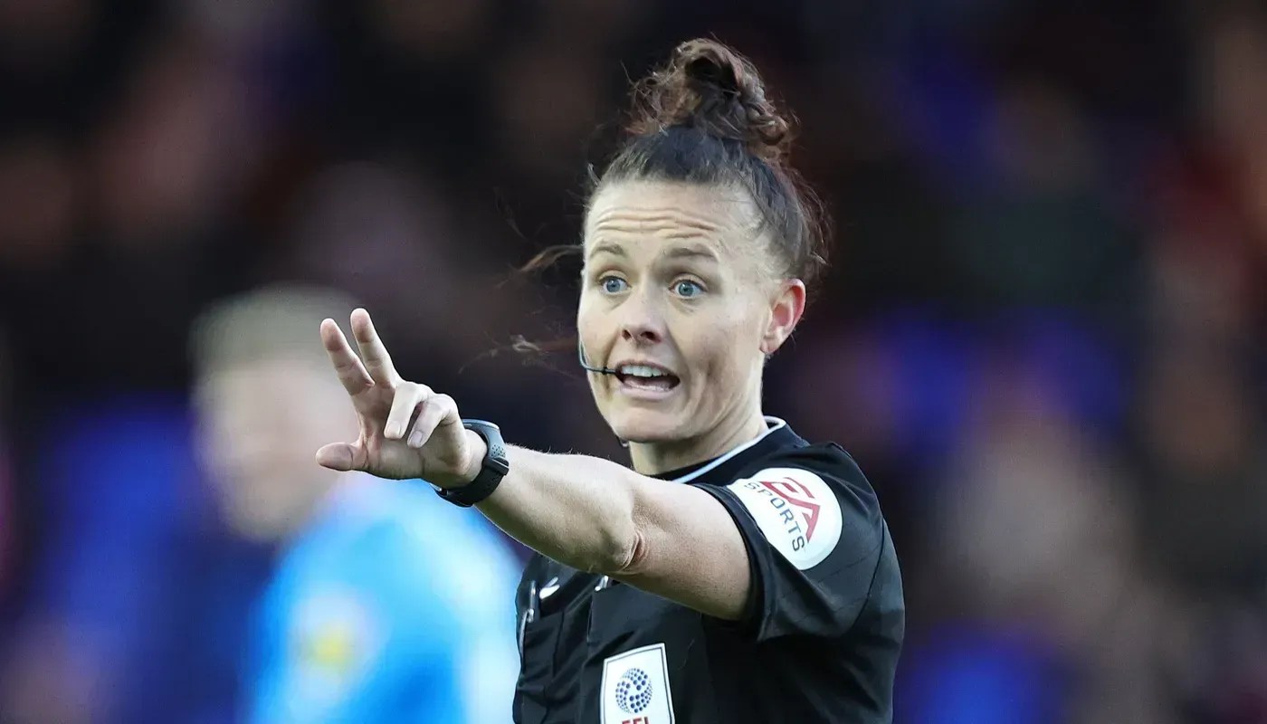 Paris 2024: árbitra pioneira na Premier League apita jogo da Seleção Feminina