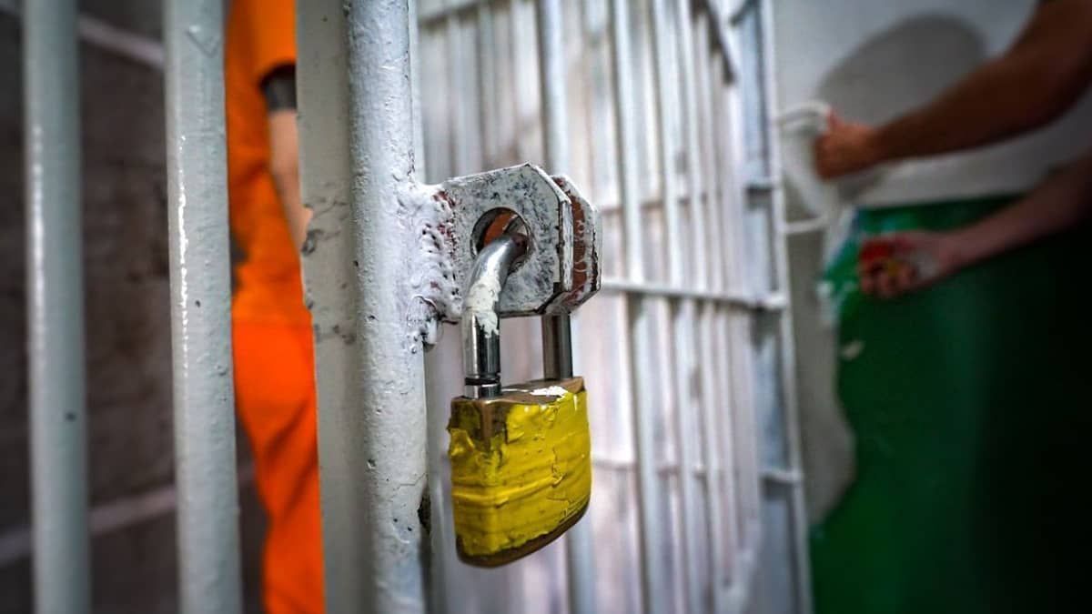 Rebelião em presídio do Acre deixa três feridos e policial é feito refém