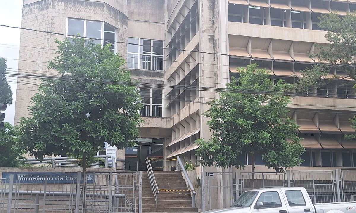 Receita Federal entrega 800 minicomputadores a escolas de Juiz de Fora