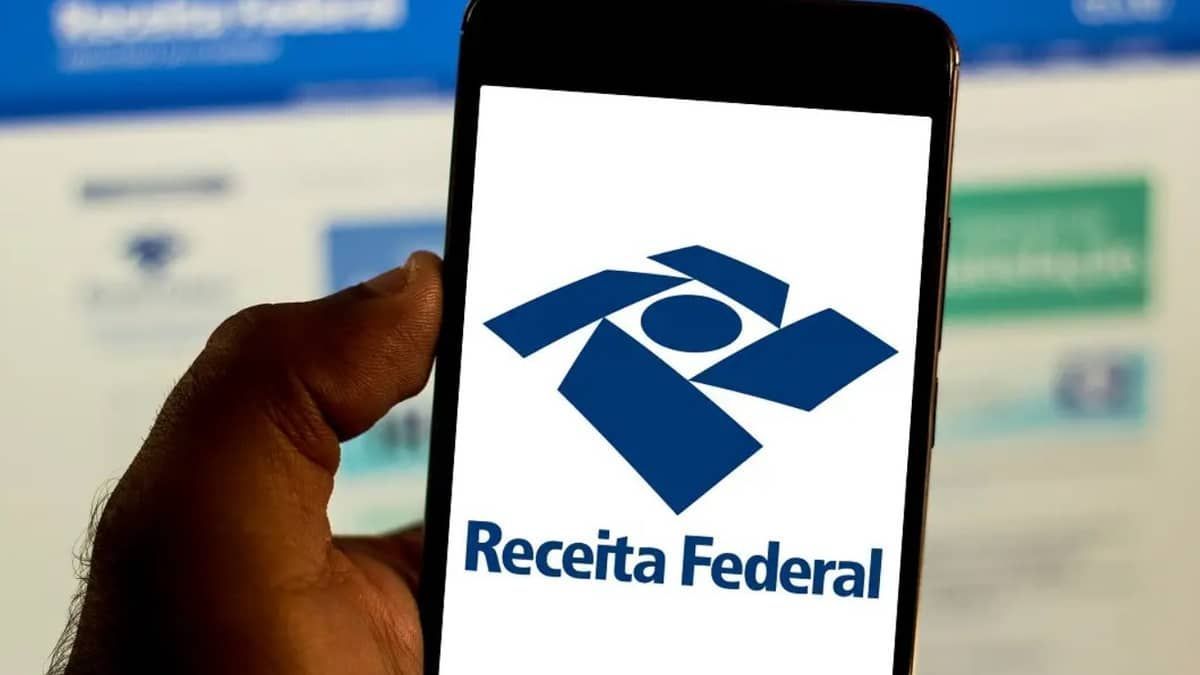 Receita doa 60 toneladas de equipamentos para vítimas das chuvas