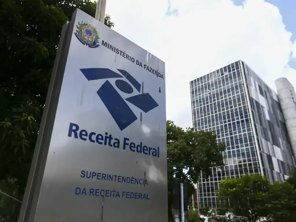 Restituição do Imposto de Renda: Receita libera valor bilionário para mais de 6 milhões de pessoas no primeiro lote; veja como consultar