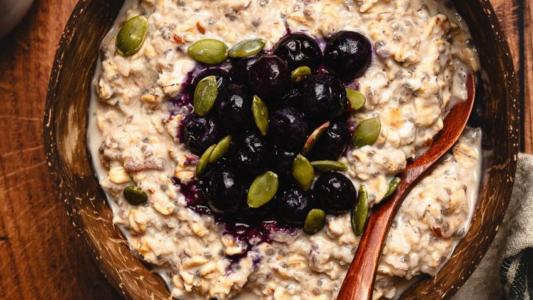 Receitas com aveia doces e lanches fáceis para manter a dieta