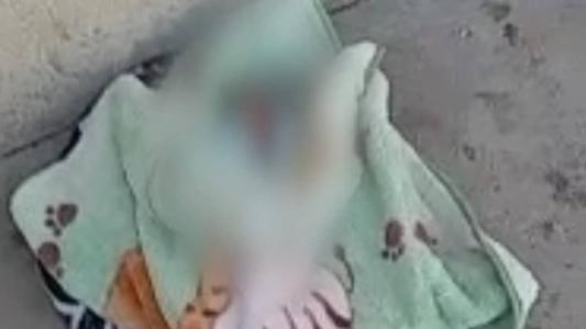 Não é possível precisar há quanto tempo o menino estava na calçada.