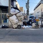 Lojistas do Centro de Juiz de Fora denunciam lixo acumulado em esquina