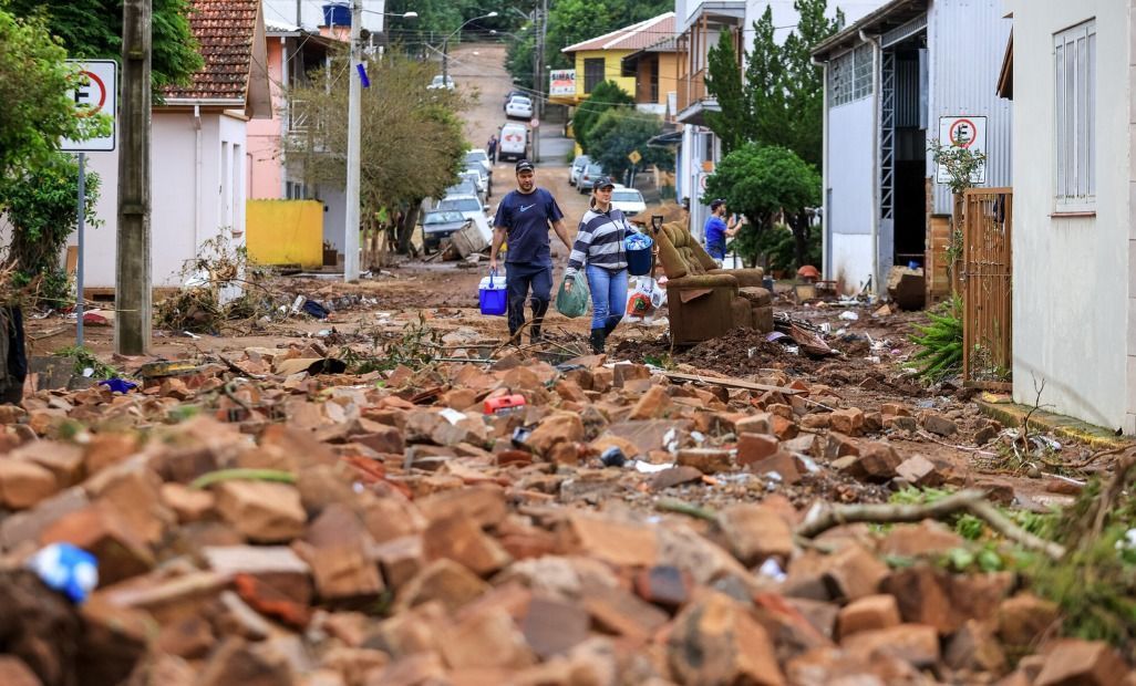 Em meio à desconfiança entre políticos, reconstrução no RS passa por recursos e pela força do povo gaúcho