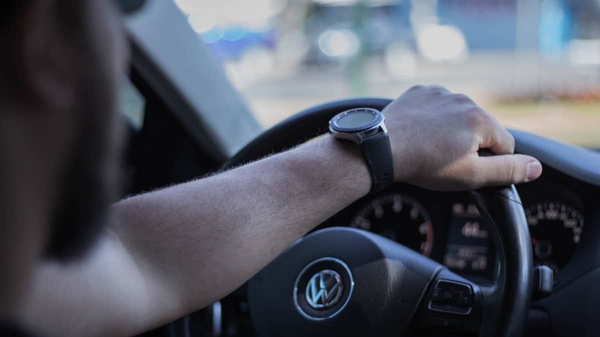 Veja como se proteger em viagens de carros de aplicativo