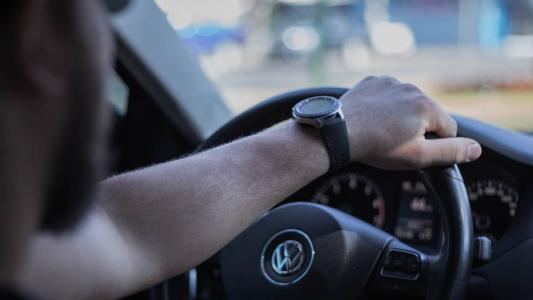Recursos ajudam a tornar viagens em carros de app mais seguras