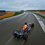 Drone filma volta de Max Verstappen, campeão de Fórmula 1, na Inglaterra; veja