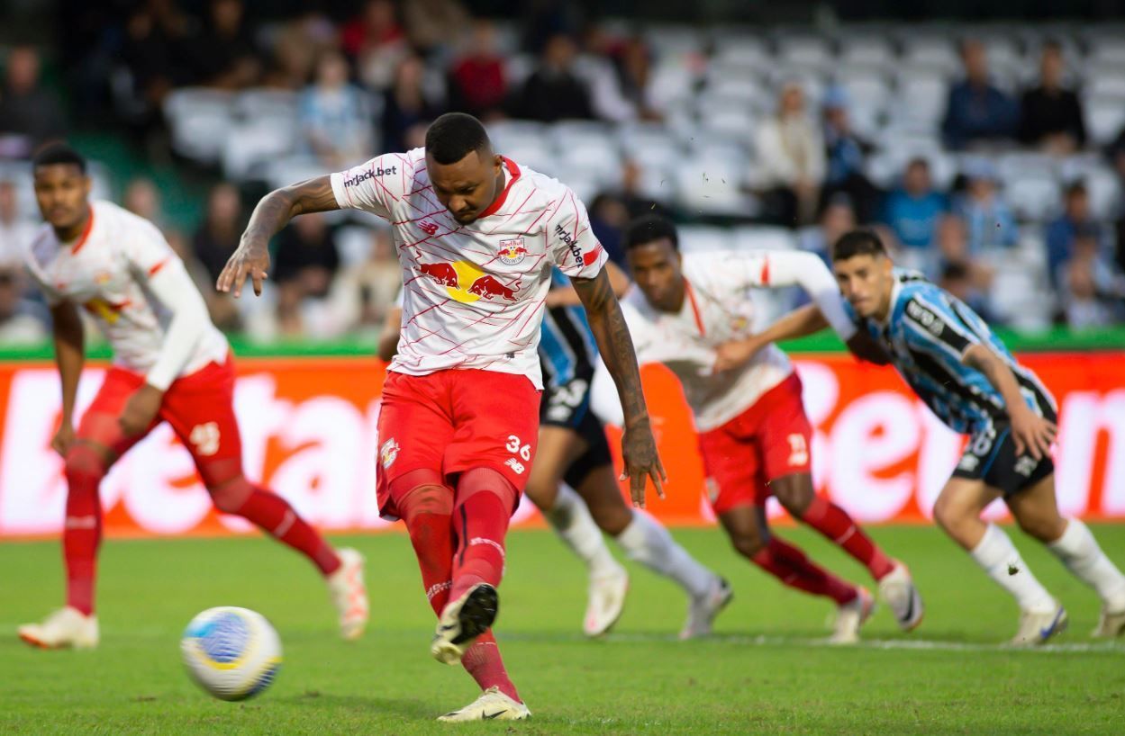 RB Bragantino vence Grêmio 'alternativo' em retomada do Campeonato Brasileiro