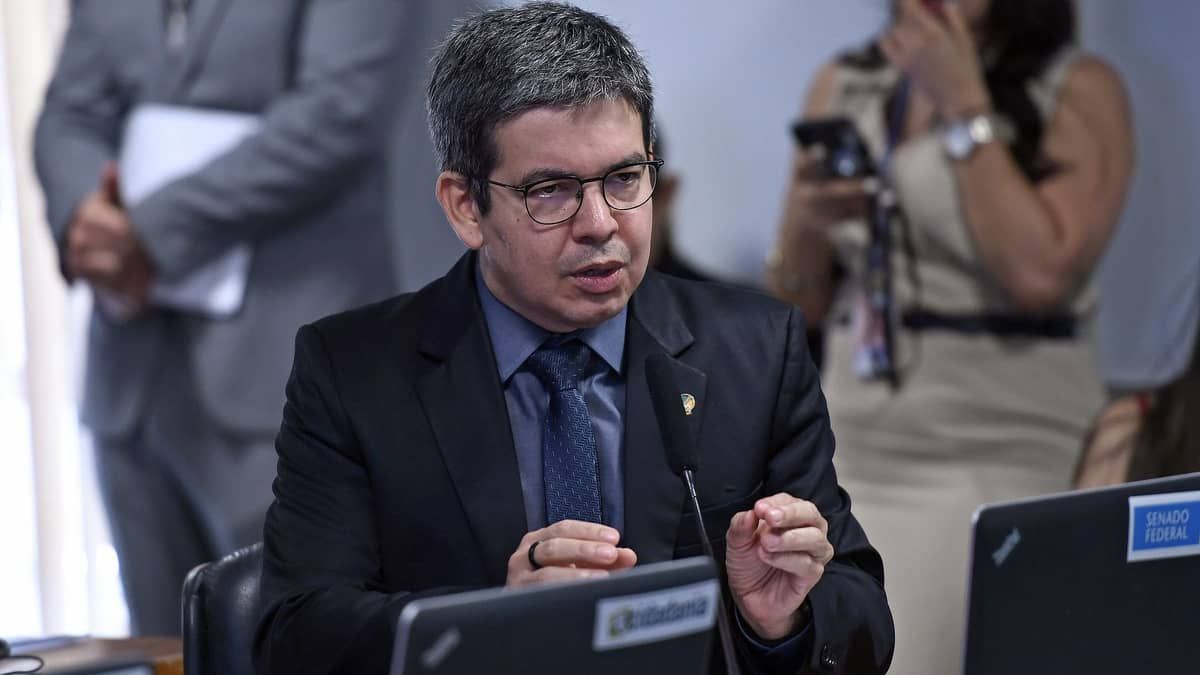 Rede diz que 'lamenta, mas respeita' desfiliação de Randolfe: 'Nos cabe desejar sorte'
