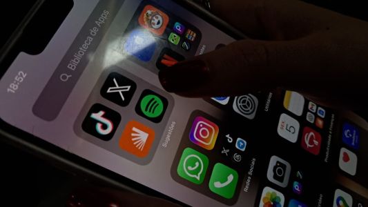União Europeia acusou a rede social X de enganar os usuários com o sistema azul de verificação