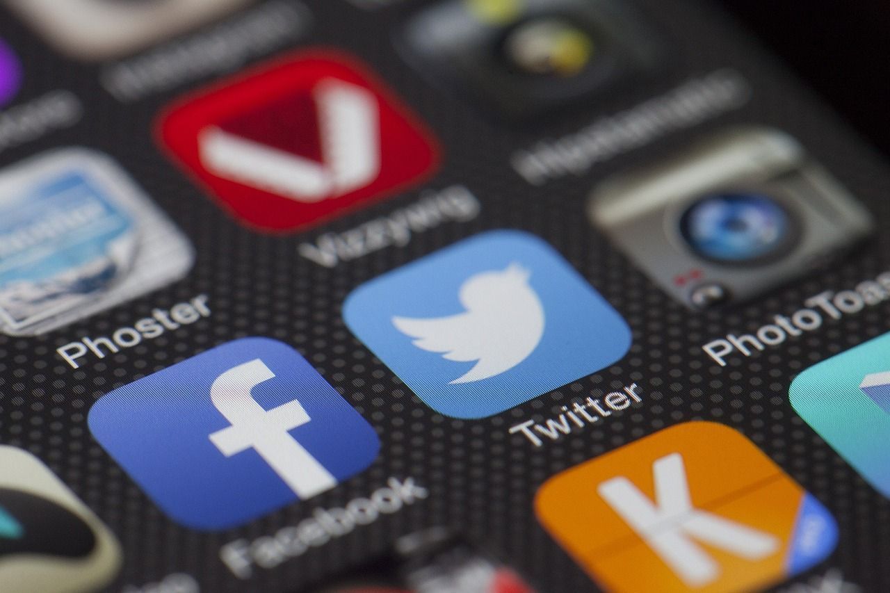 Palavra Aberta: regular as redes sociais é necessário ou configura censura?