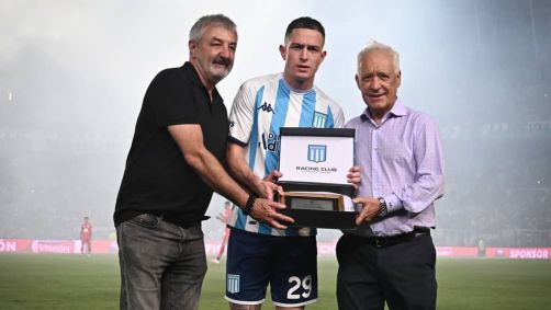 Reforço do Palmeiras, Aníbal Moreno é ovacionado em homenagem do Racing