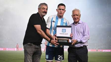 Reforço do Palmeiras, Aníbal Moreno é ovacionado em homenagem do Racing