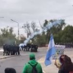 Confrontos violentos marcam protestos na Argentina após reforma da constituição  