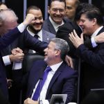 Reforma tributária aprovada pela Câmara prevê cashback, mas detalhes ainda precisam ser definidos