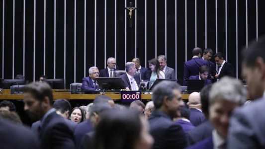 Reforma tributária deve ir à votação no plenário da Câmara nesta quinta-feira (6)