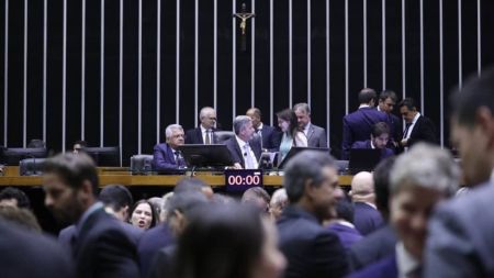 Reforma tributária deve ir à votação no plenário da Câmara nesta quinta-feira (6)