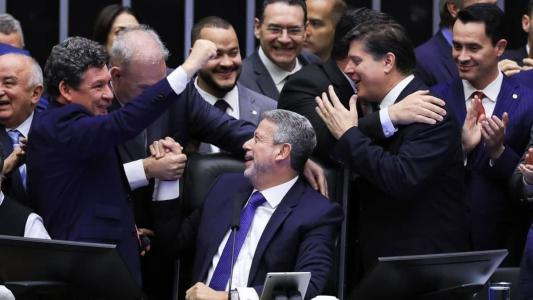Reforma tributária deve gerar "efeito animador” sobre a economia, avalia especialista.